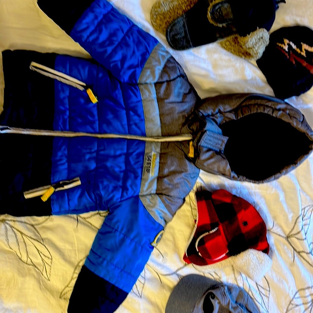 London Fog 4T Boys Coat and 4 winter Beanies